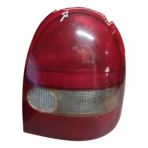 Lanterna Traseira Esquerda Gm Corsa 1996 Á 1999 (detalhe)