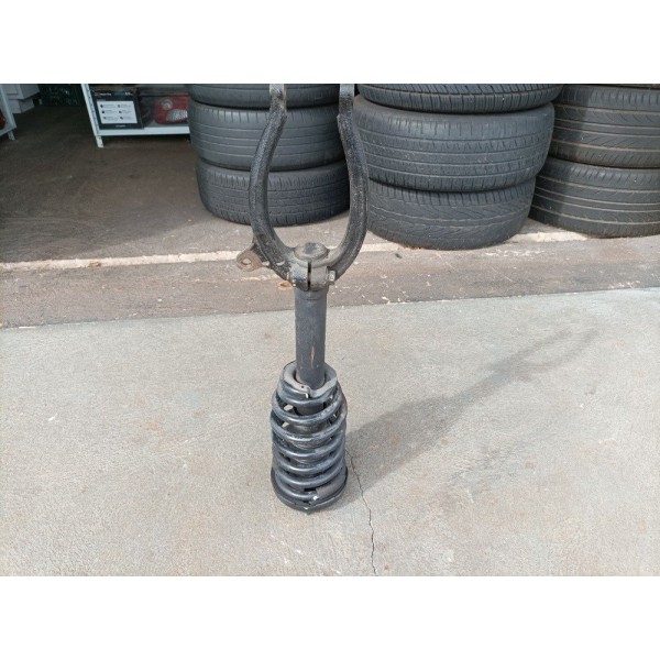 Torre Amortecedor Dianteiro Direito Hyundai 3.3 Usada