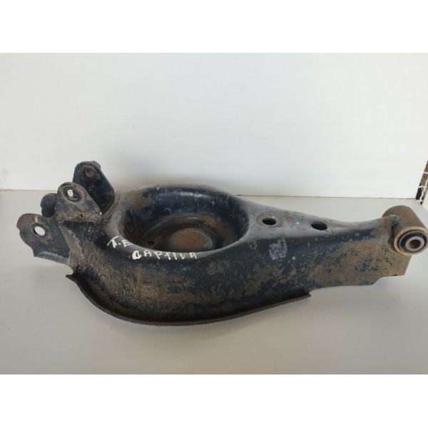 Bandeja Balança Traseira Esquerda Captiva 2.4 Usada