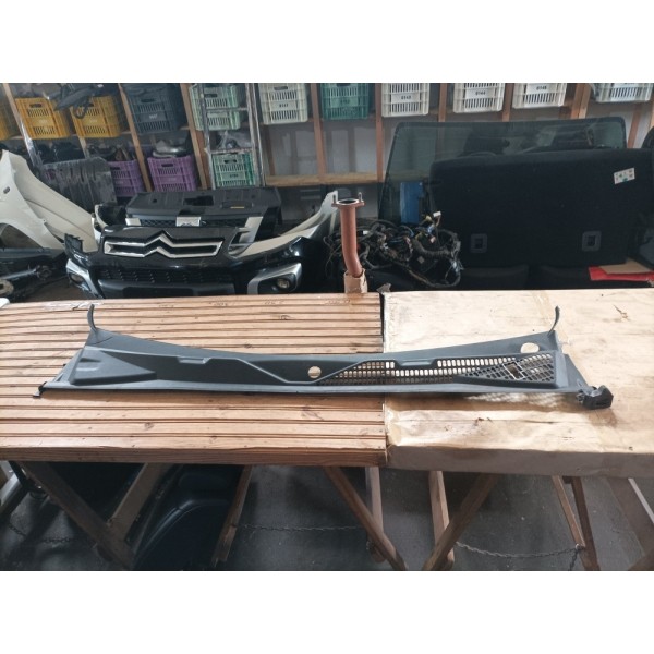 Grade Churrasqueira Capô Parabrisa Amarok 2014 Com Detalhe