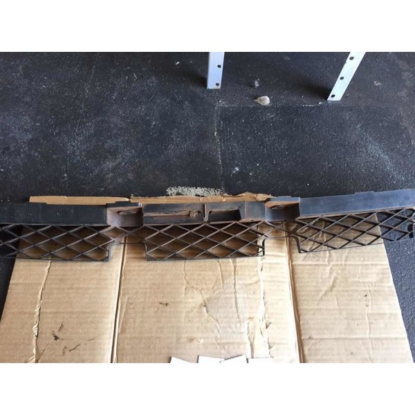 Suporte Guia Central Parachoque Dianteiro Passat 2011 A 2015