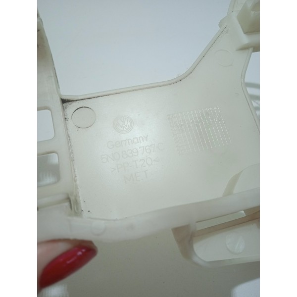 Suporte Fechadura Guia Traseiro Esquerdo Tiguan  5n0839767c